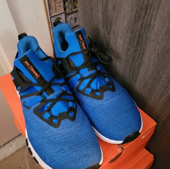 Nike shoes - Picture 2 of 4